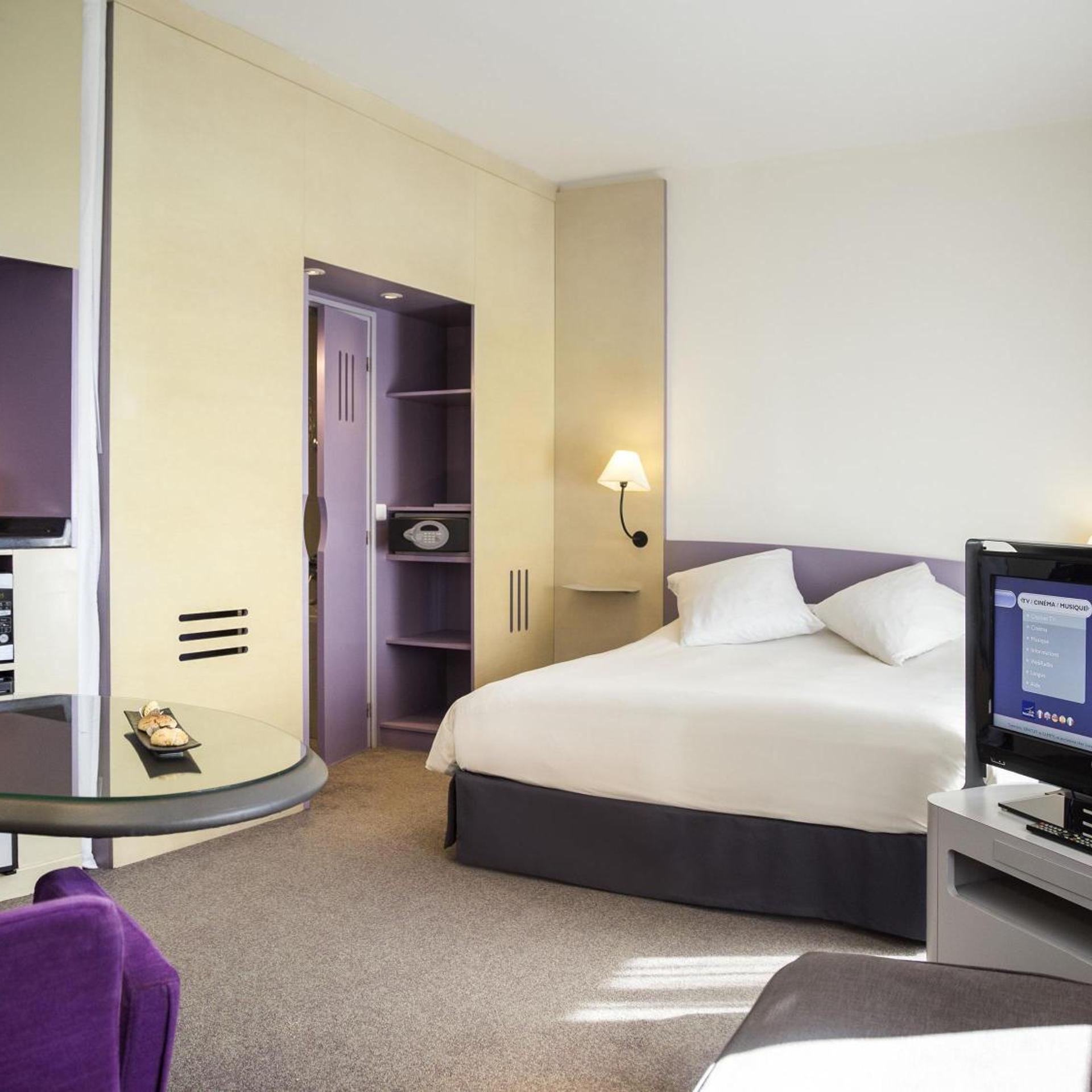 SUPERIOR, DOUBLE BED, POOL VIEW, SOFA
