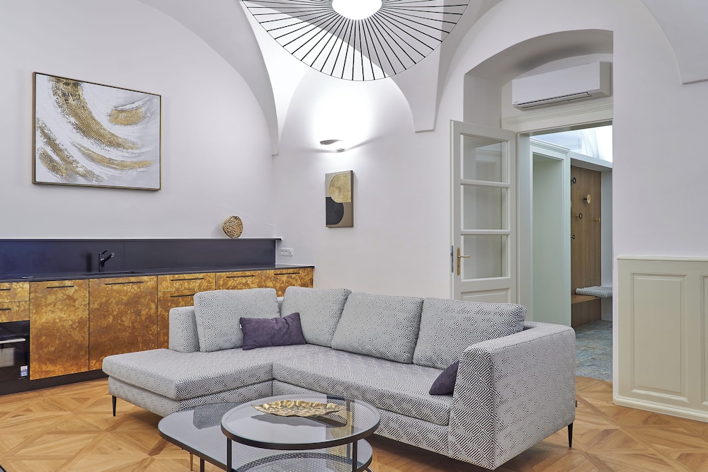 U Tri Pstrosu Hotel 30/50