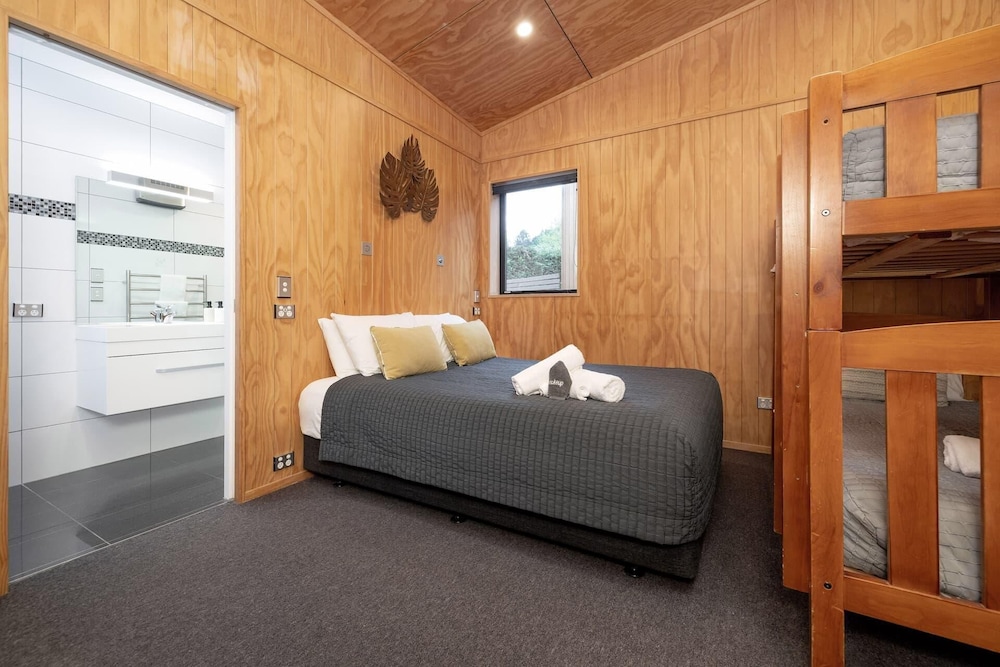 2 BEDROOMS, APARTMENT