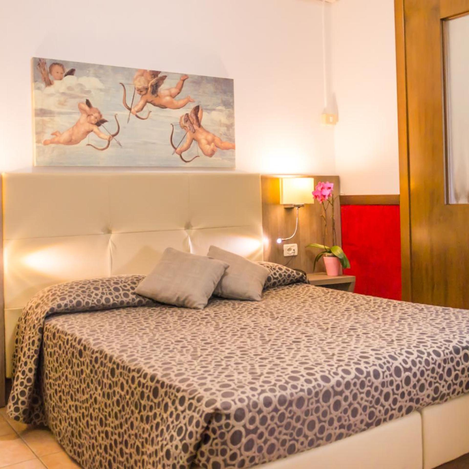 غرفة ثلاثية، Hotel Roma 4/10