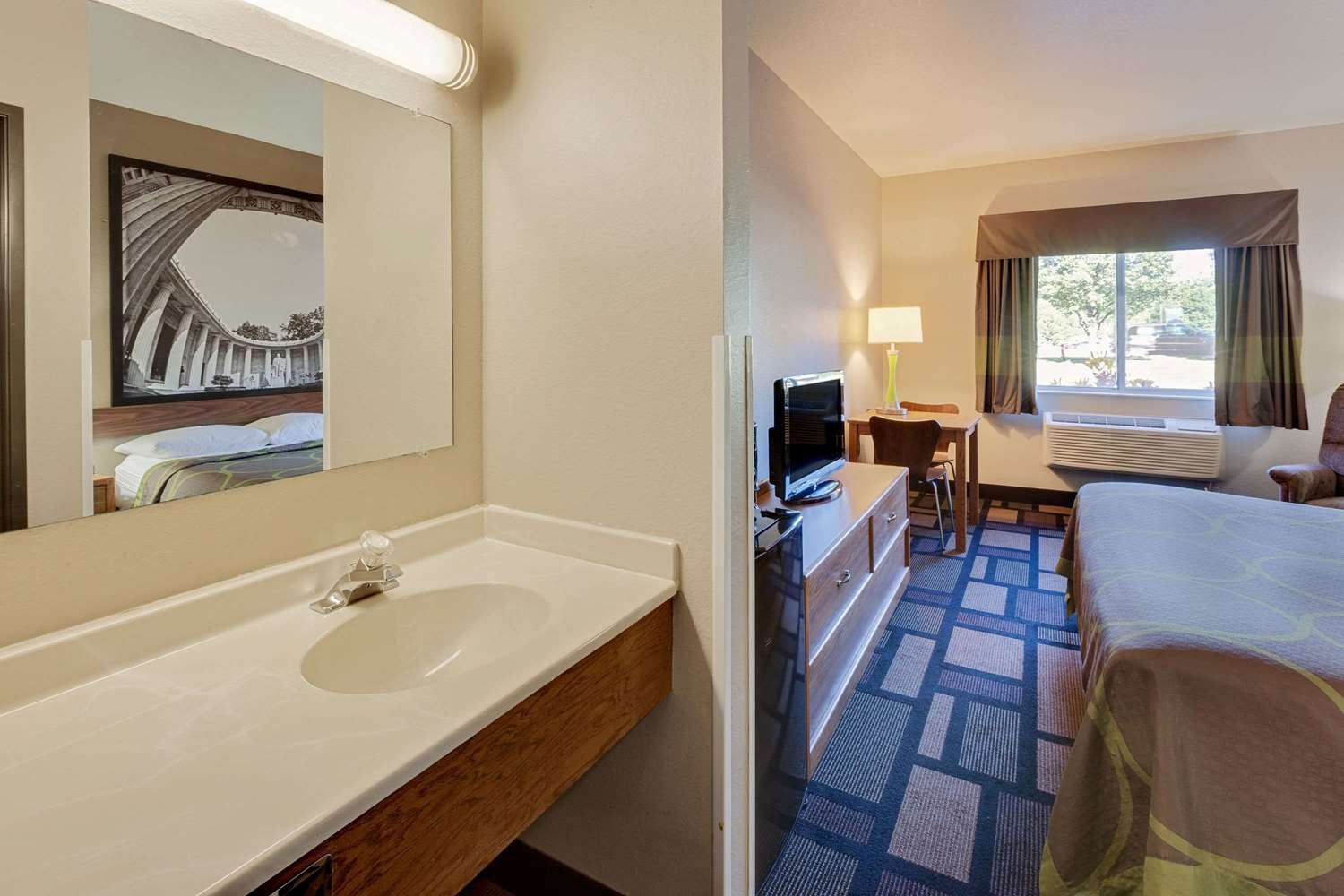 Super 8 by Wyndham Akron S/Green/Uniontown OH 57/57