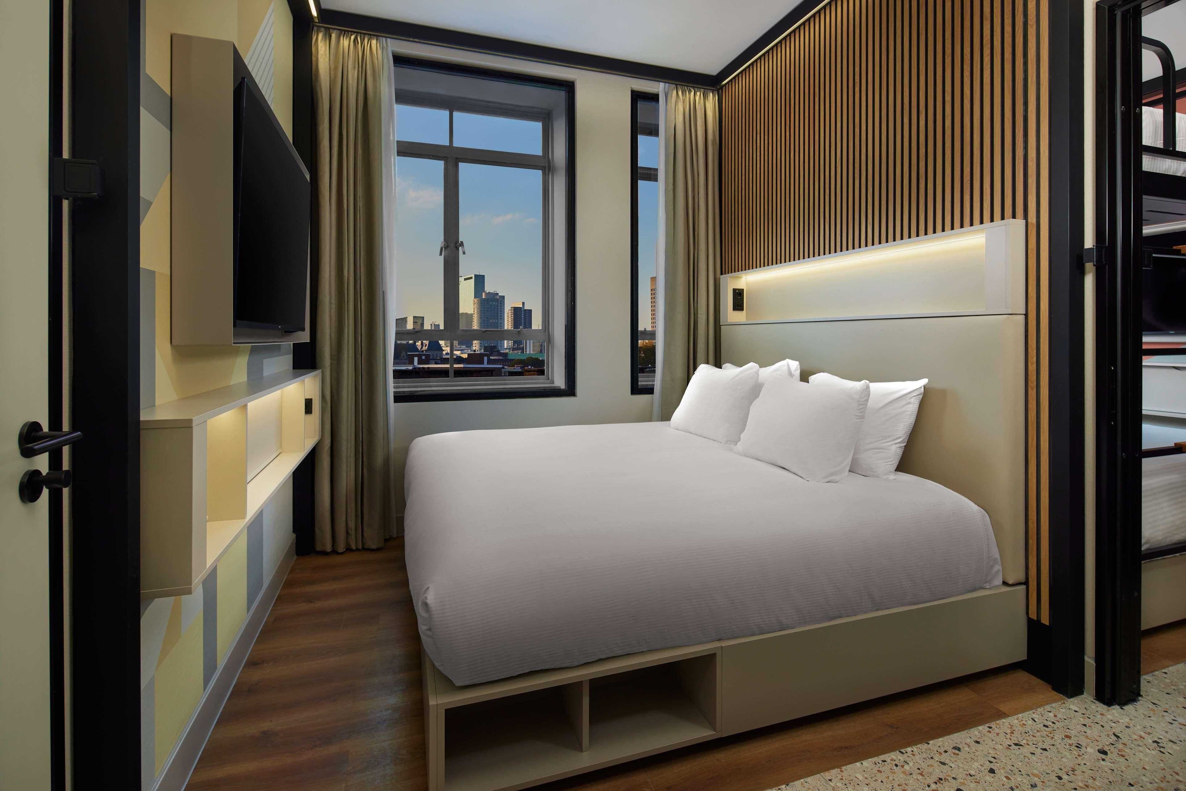 COMPACT, KING BED