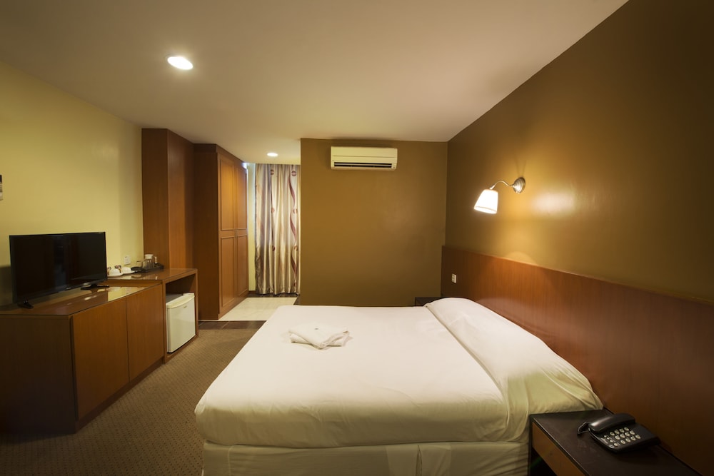 Deluxe, Queen Bed, City View
