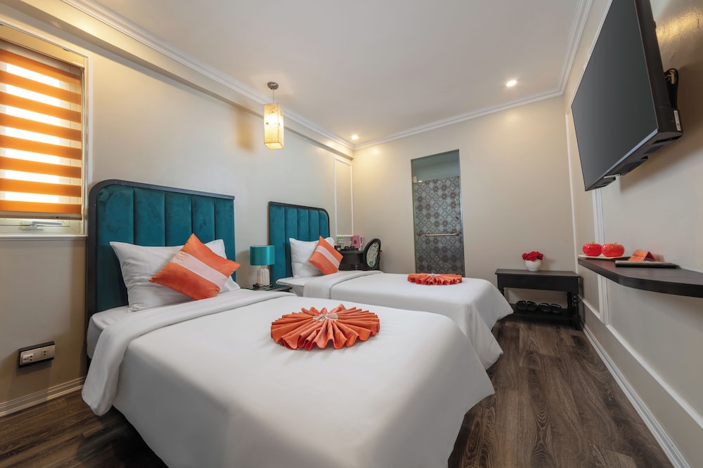 Omina Hanoi Hotel 12/50
