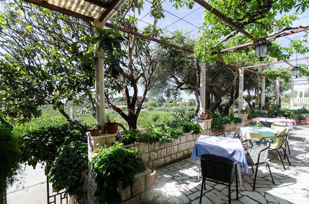 GUESTHOUSE MORETIC 29/40