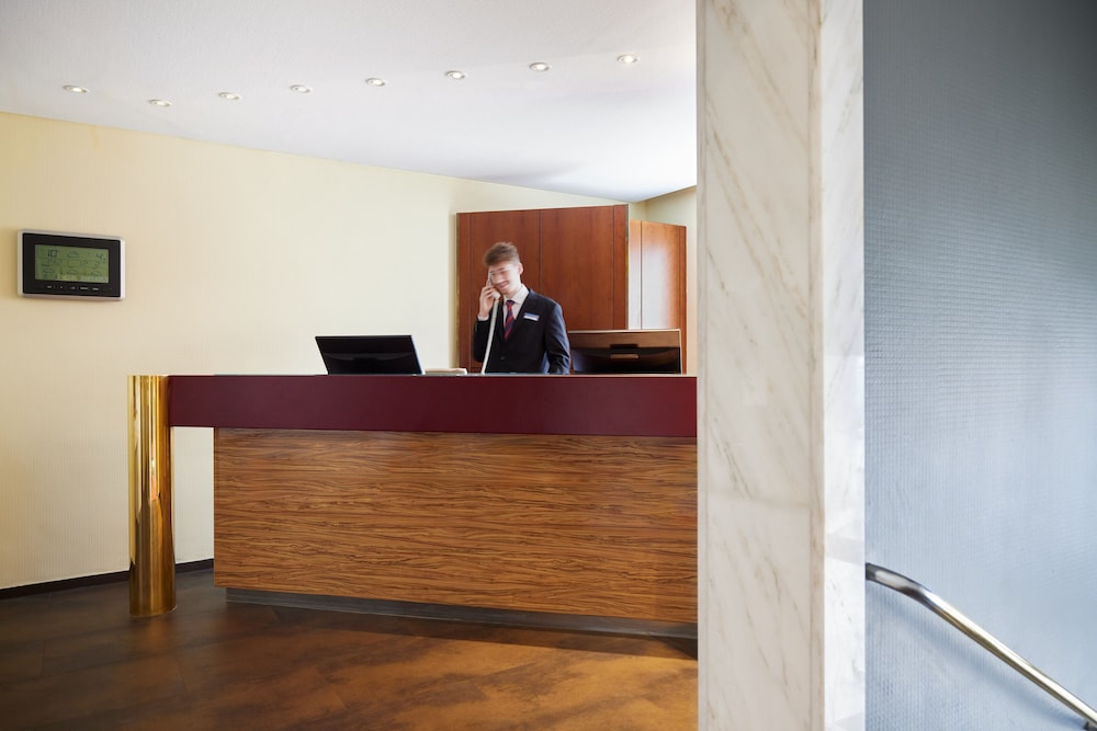 Central Hotel 4/54