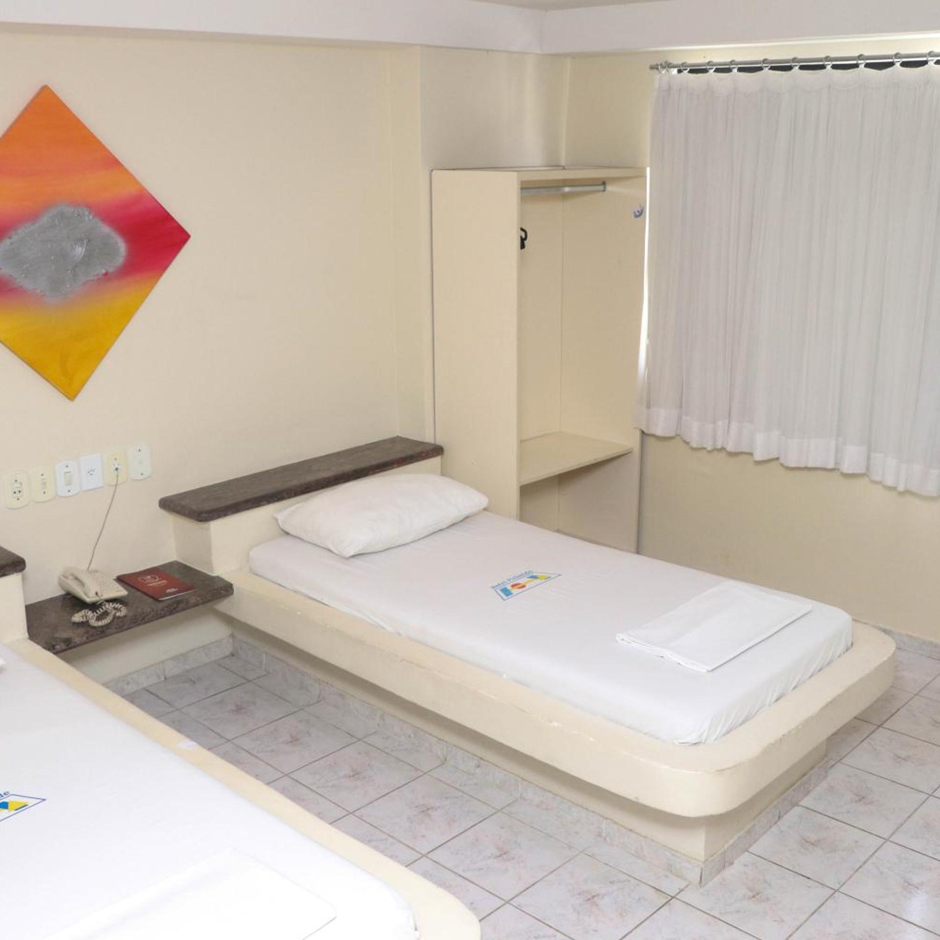 Hotel Piramide Paulo VI 50/50