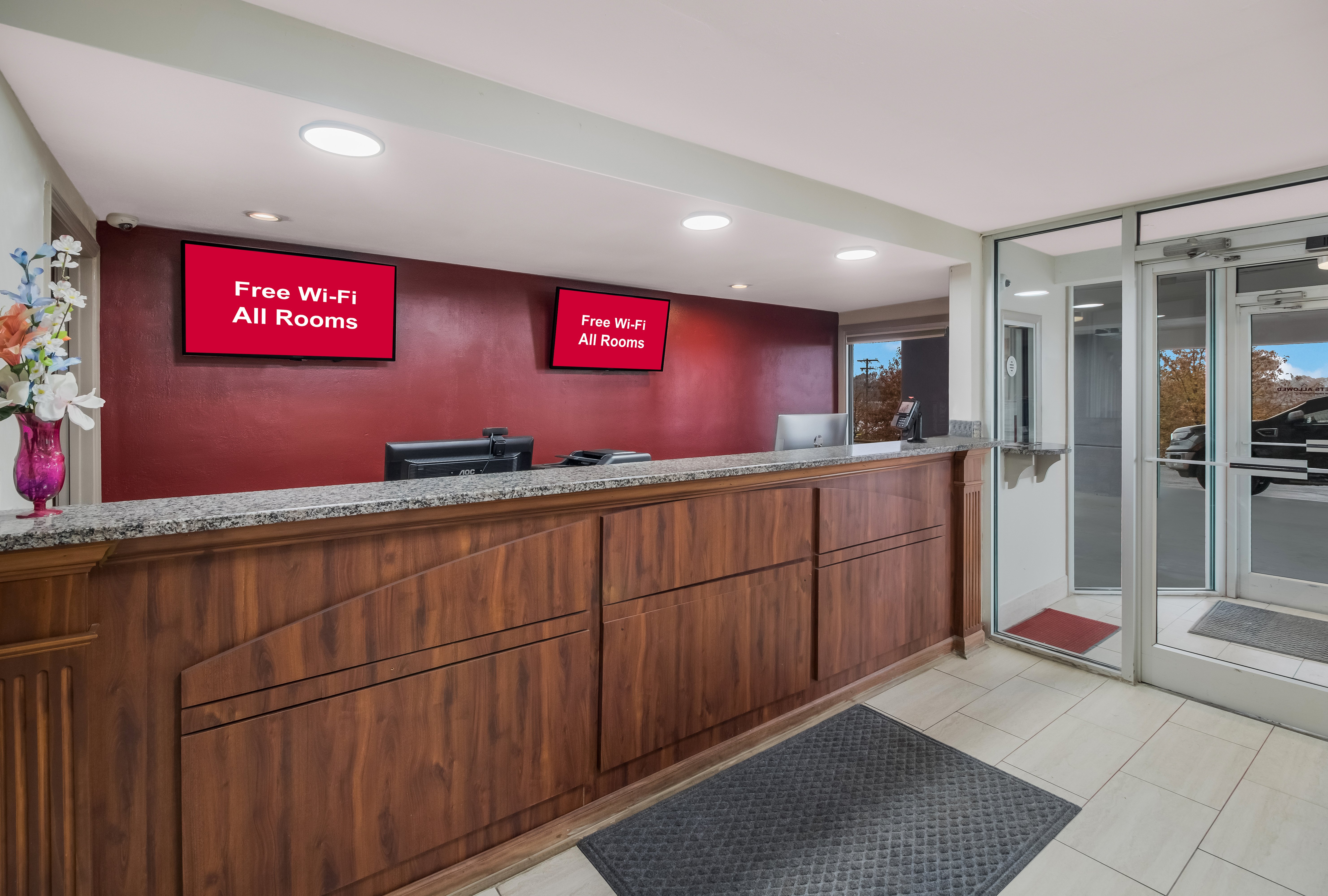 Red Roof Inn and Suites Jackson, TN 8/20