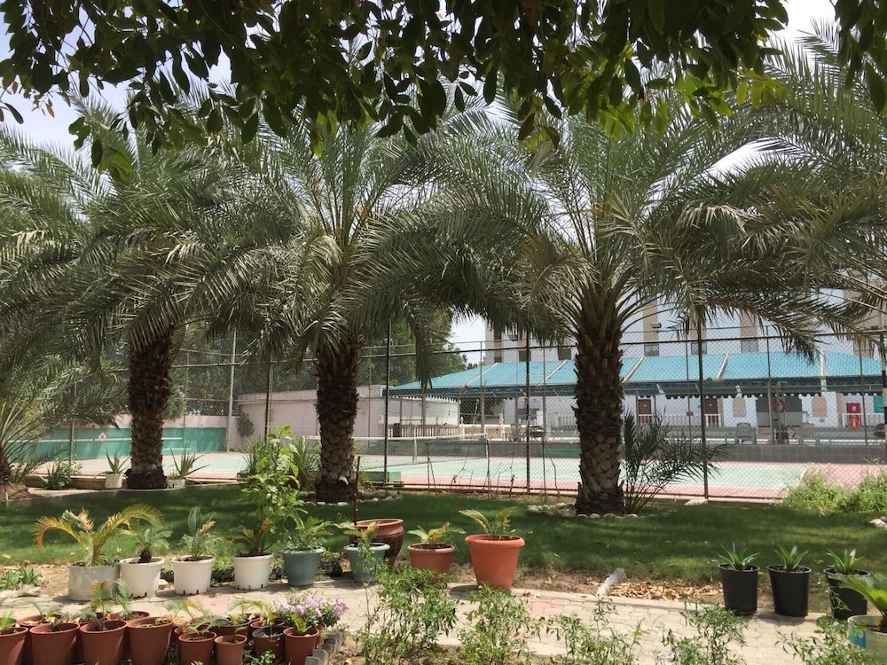 Al Madinah Holiday 38/40