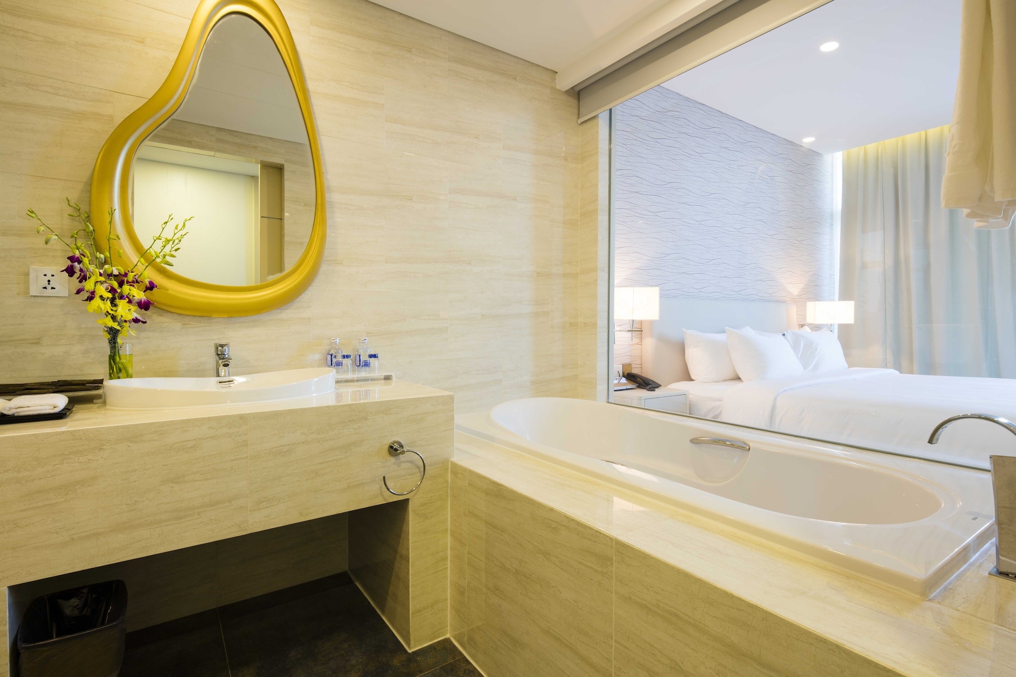 GRAND, DOUBLE BED