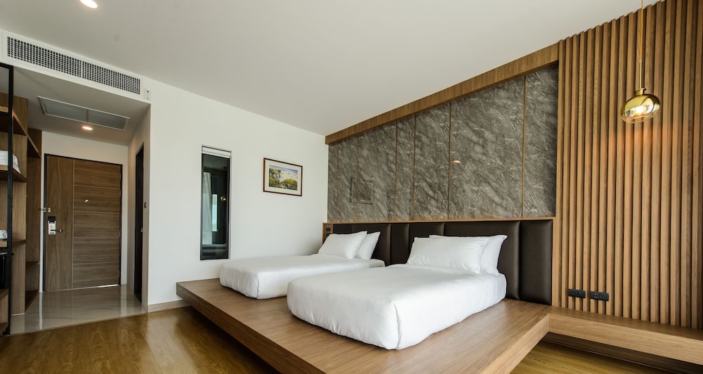 SUITE, TWIN BEDS
