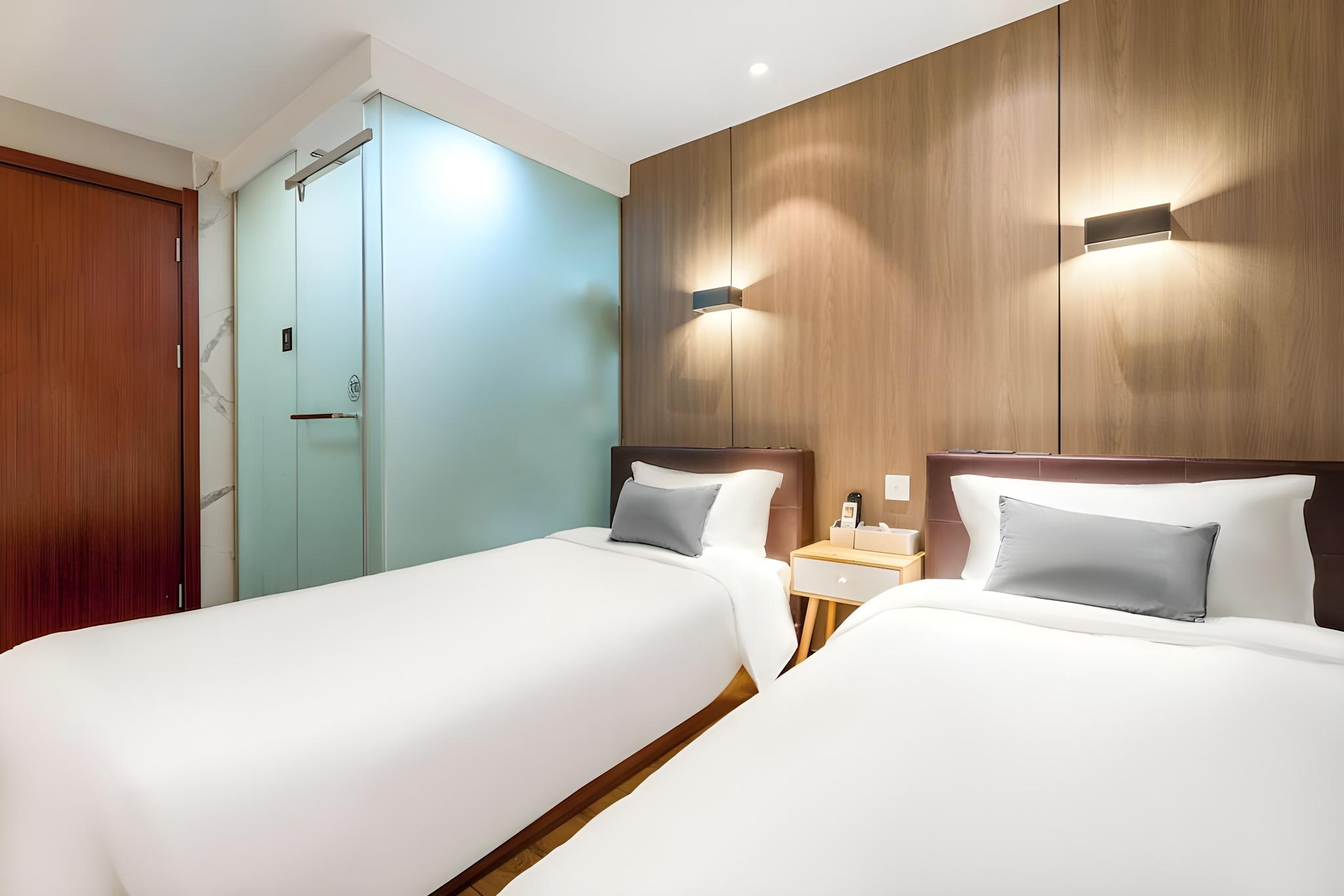 Economy, 2 Double Beds, No Window