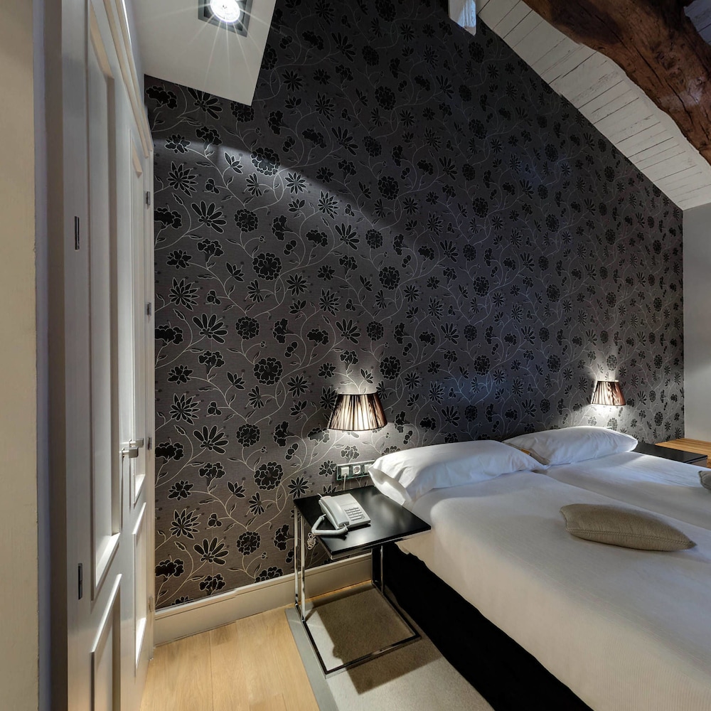 Hotel Palacio Munatones 50/50
