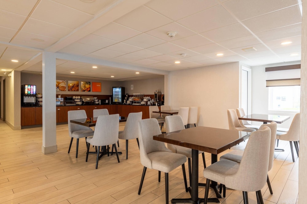 Comfort Inn - Dedham-Boston MetroWest 37/49