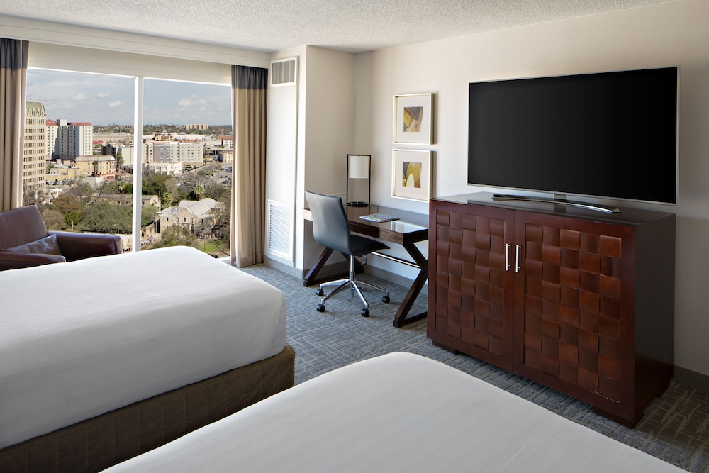Hyatt Regency San Antonio Riverwalk 7/83