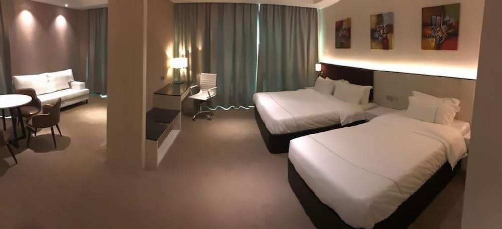Higher Hotel 19/32