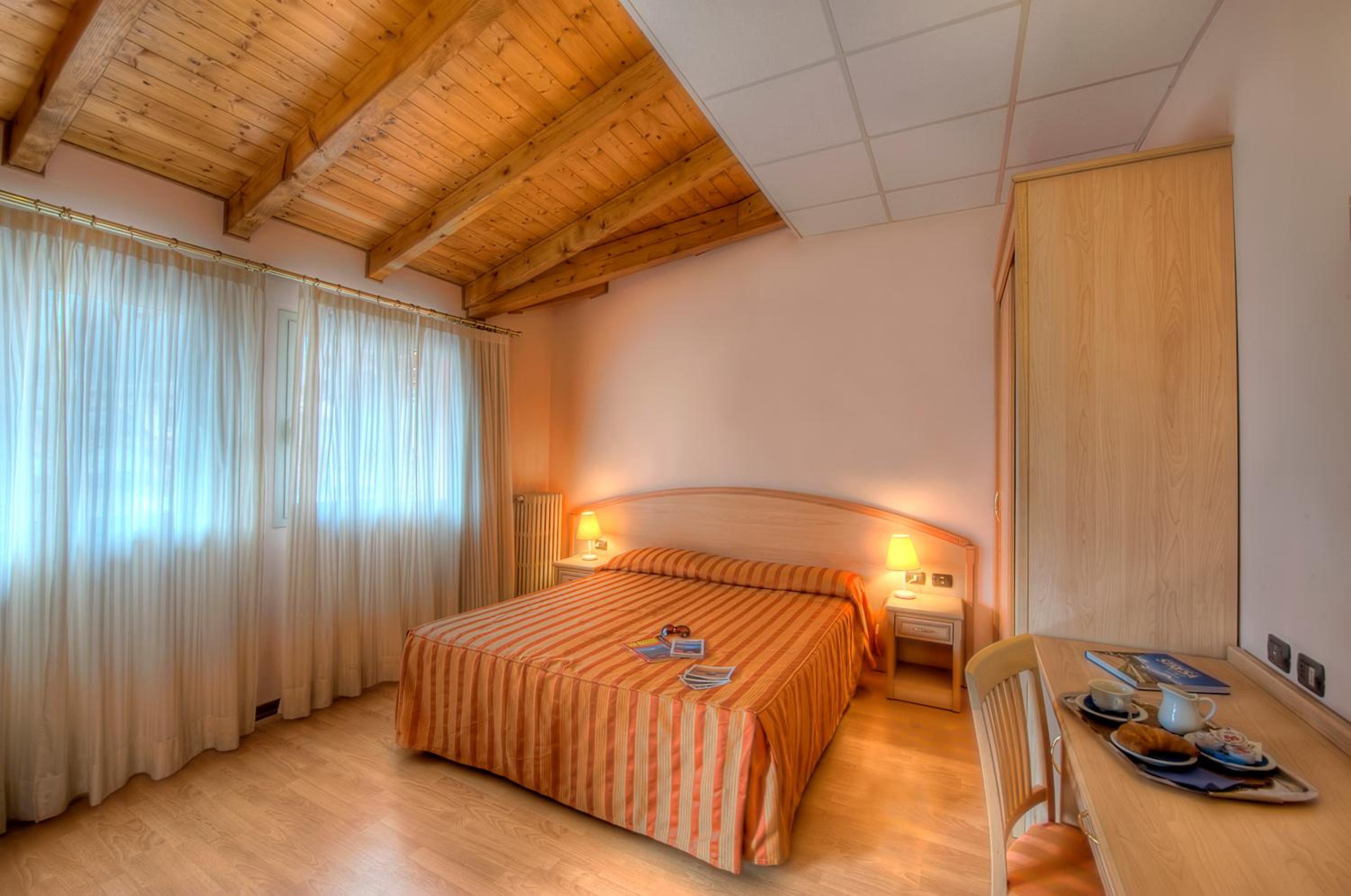 Hotel Residence Dei Fiori 32/50