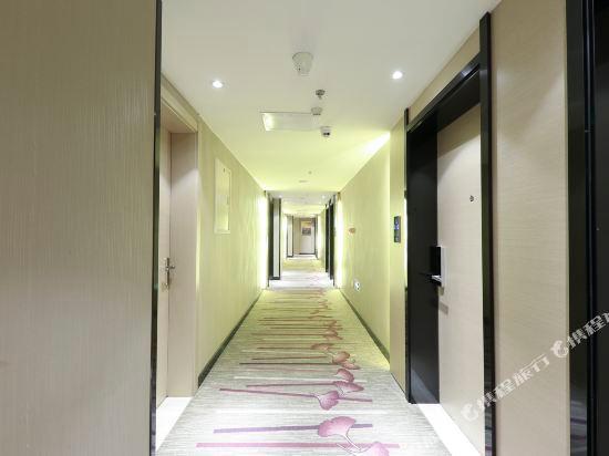 Lavande Hotel (Guangzhou South Railway Station Muxiyuan) 33/42