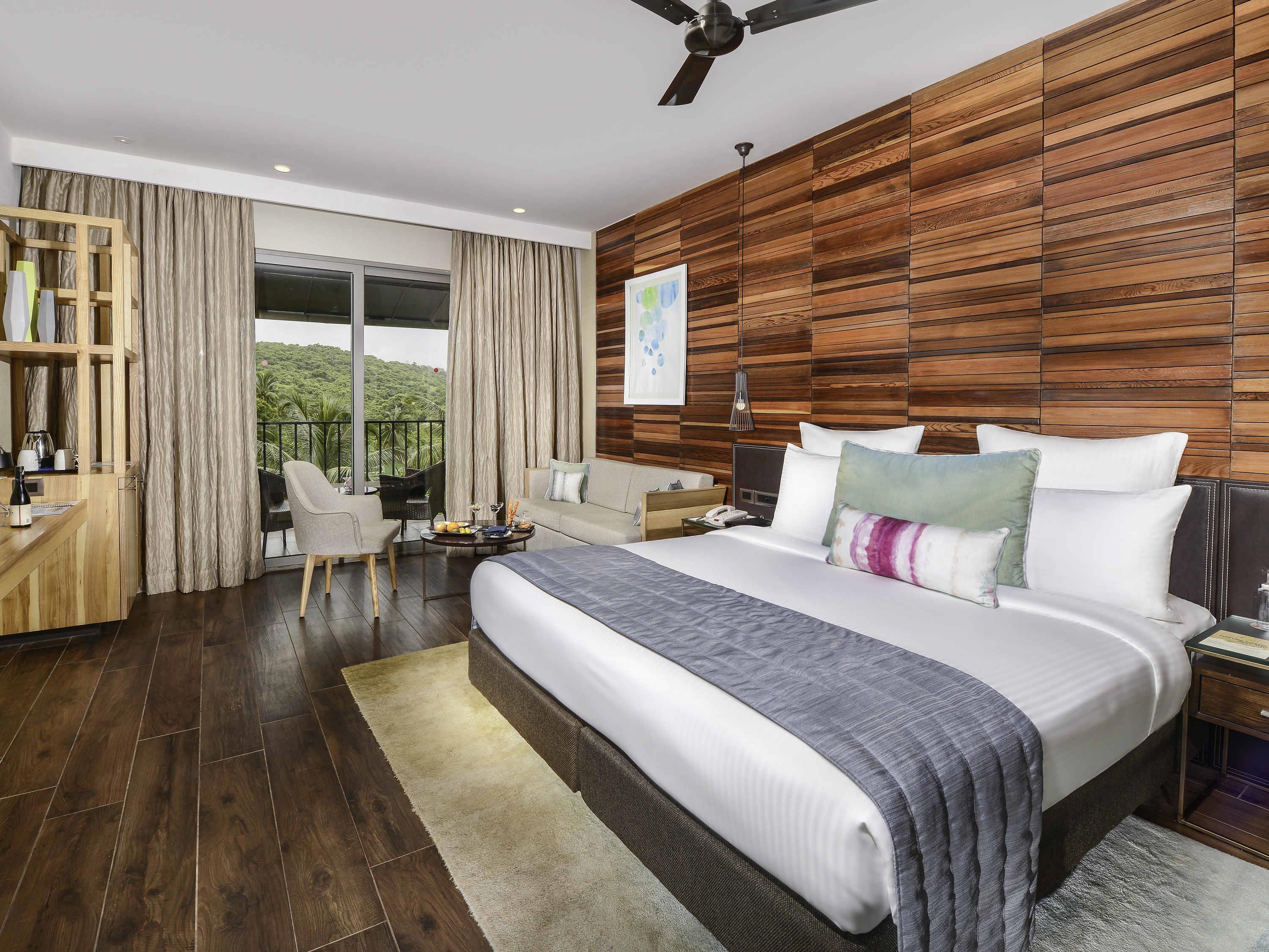 LUXURY, KING BED, POOL VIEW