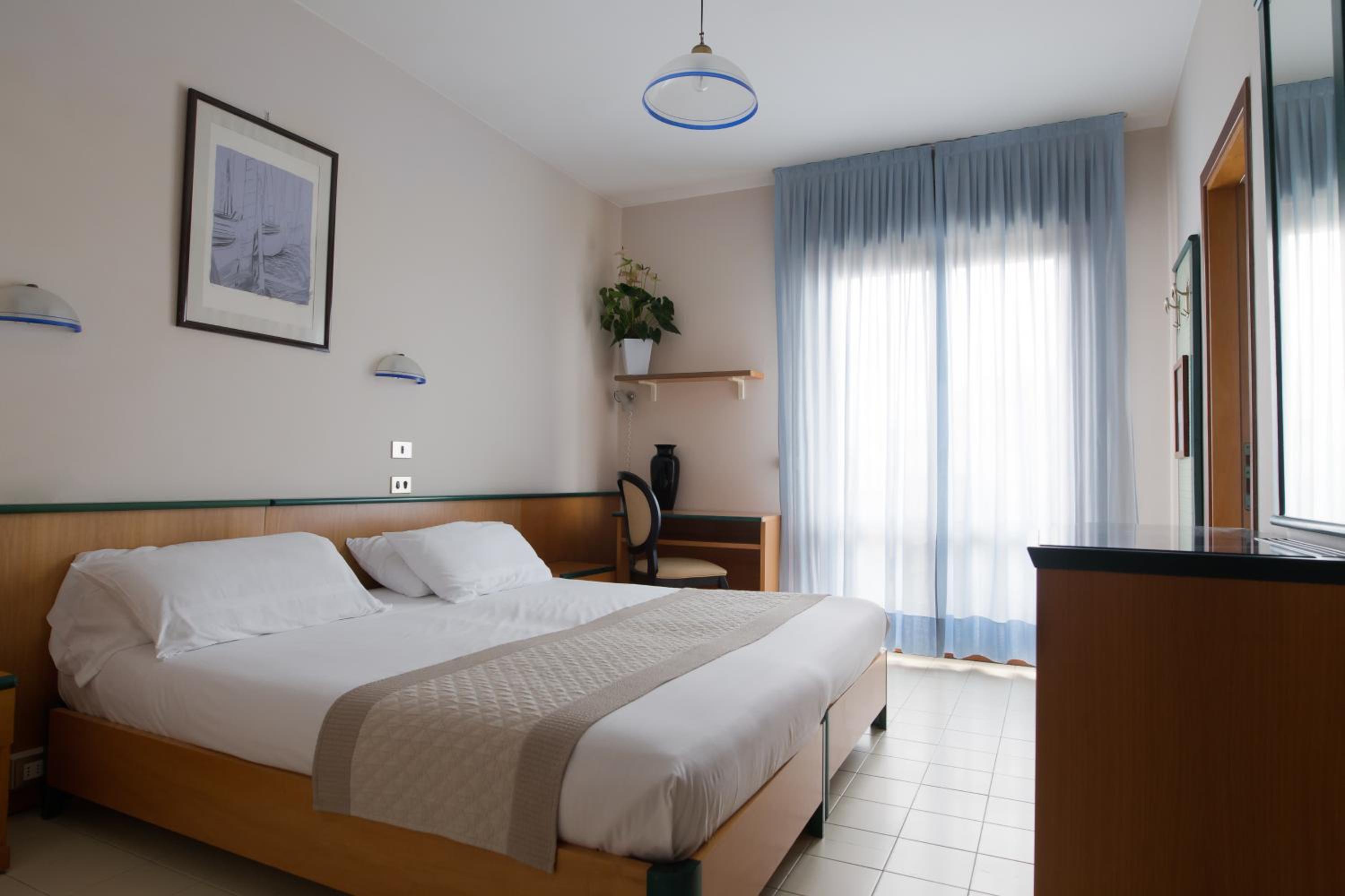 Room, Triple, Side Sea View