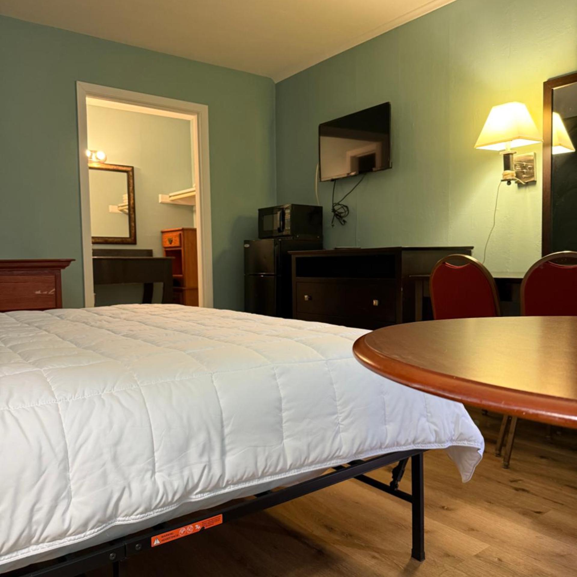 Country Club Inn &amp; Suites 15/51