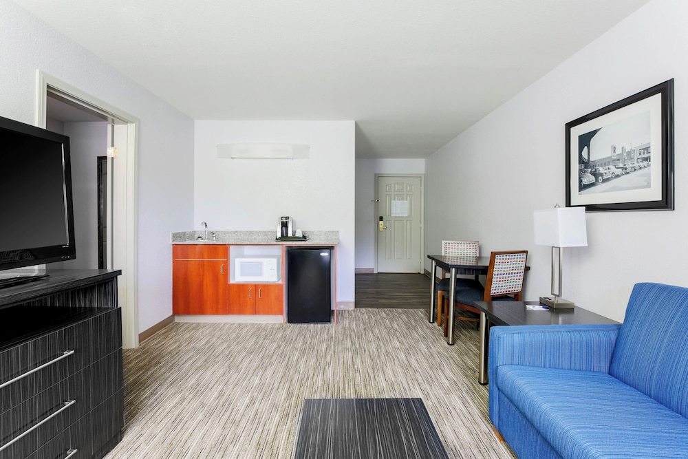 Holiday Inn Express Lancaster 41/70