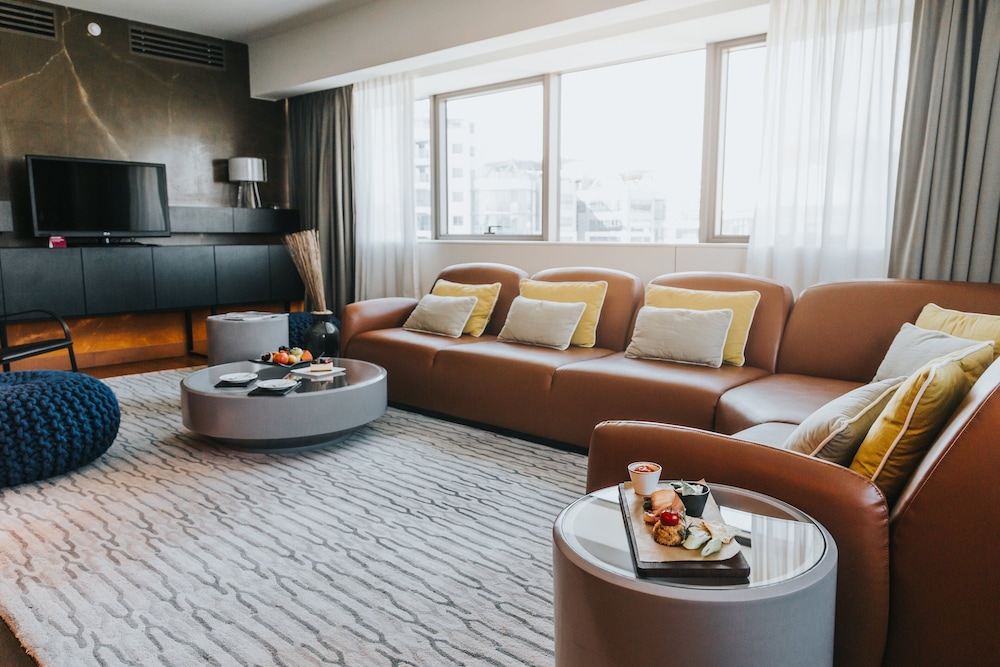 Crowne Plaza Belgrade 43/85