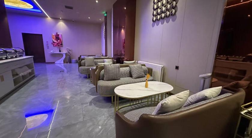 Dequan Luxury Hotel (Chaoyang High speed Railway Station Shilibao Subway Station Branch) 36/50