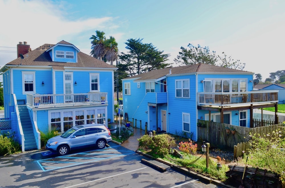 Captain's Inn At Moss Landing 64/74