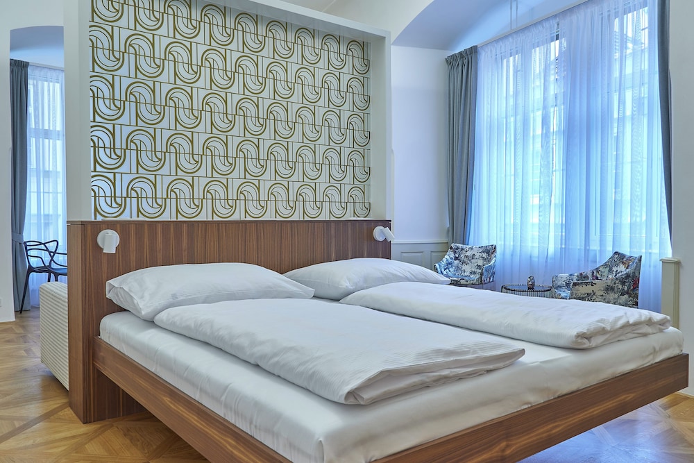 U Tri Pstrosu Hotel 12/50