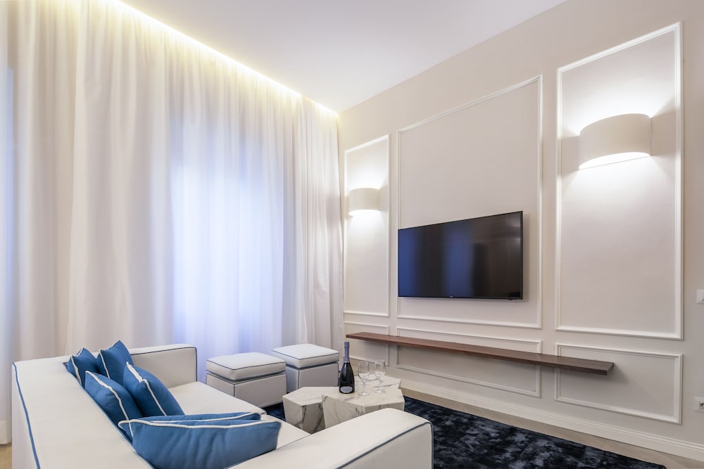 Luxury Blue Duomo 8/12