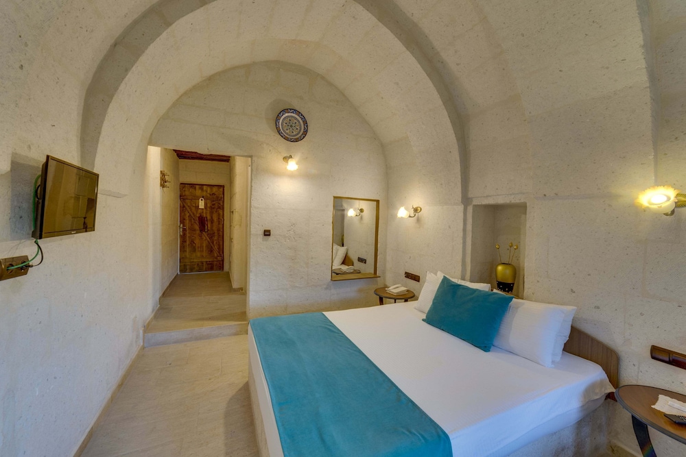 El Puente Cave Hotel 24/50