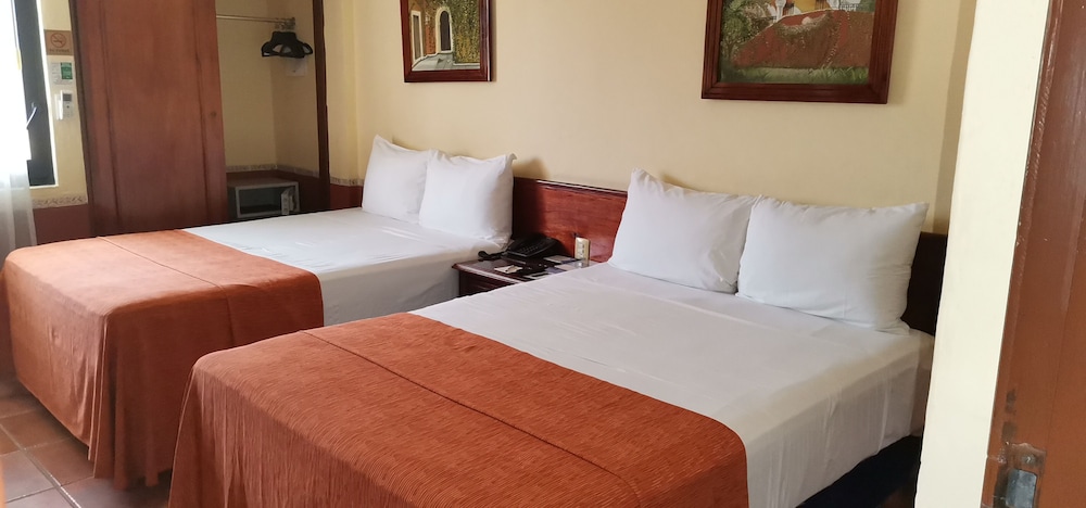 Hotel Del Gobernador 11/50