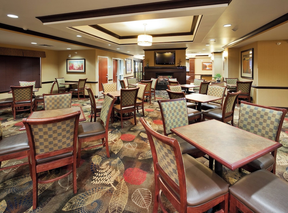 Holiday Inn Express Hotel and Suites Great Falls 33/47