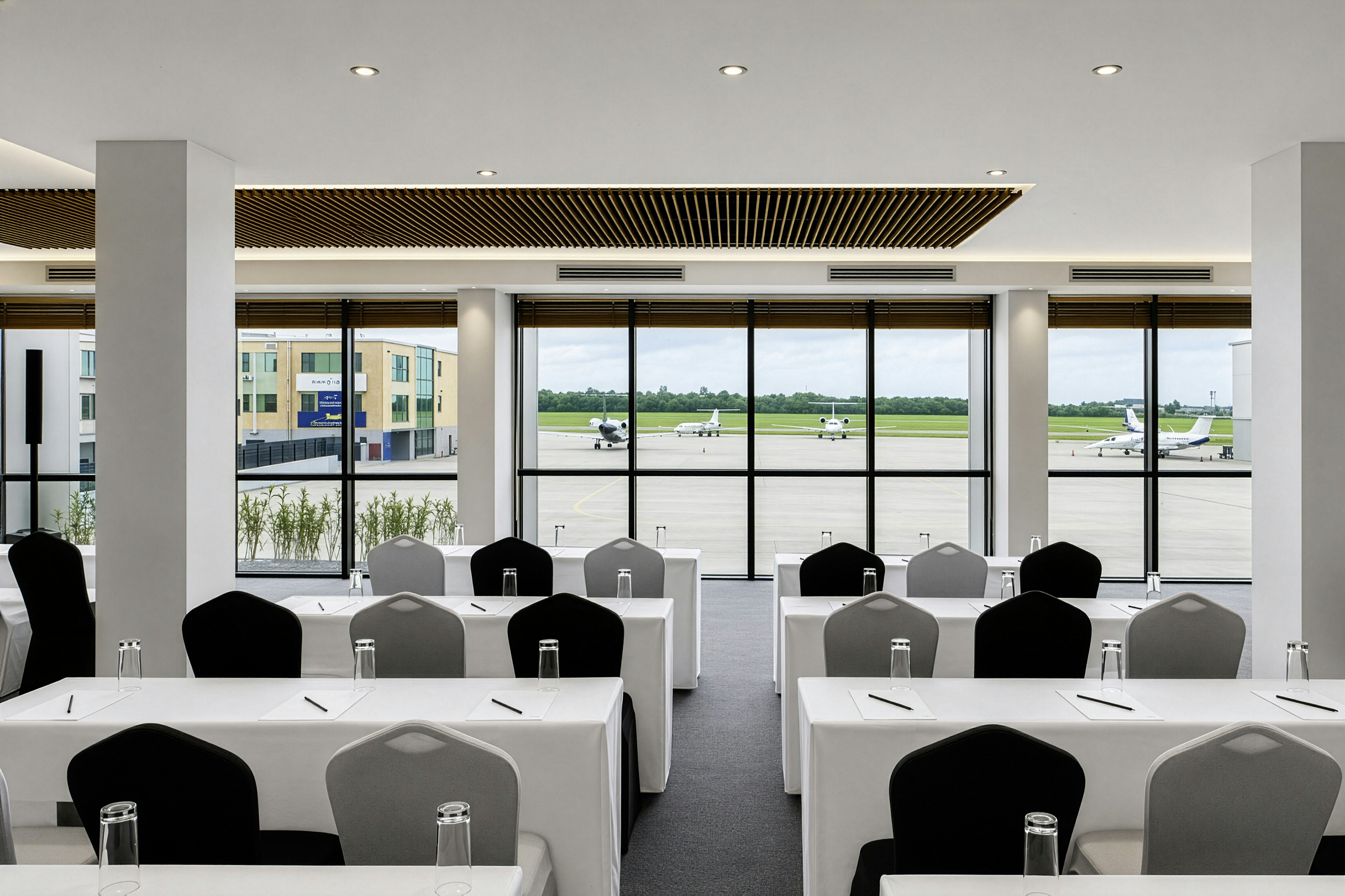 Legend Hotel Lagos Airport Curio Collection By Hilton 34/81