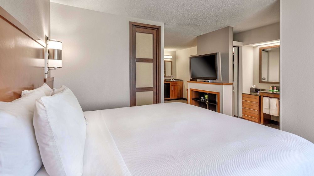 Wyndham Garden Kansas City Airport 13/62