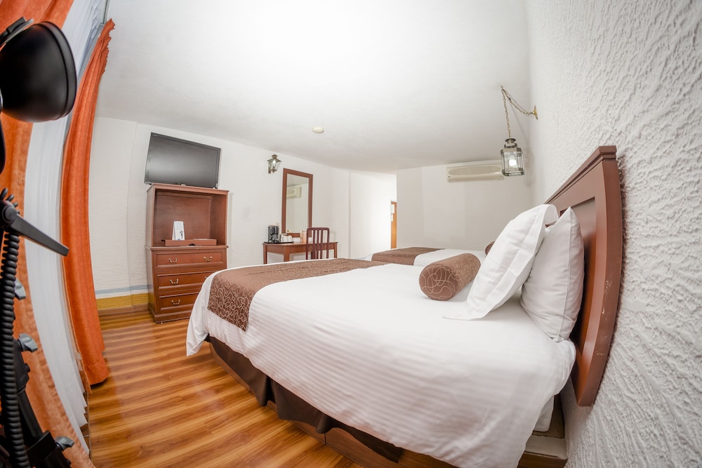 Howard Johnson by Wyndham Morelia Calle Real 13/63
