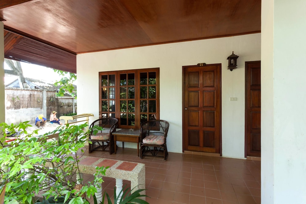 Tropica Bungalow Hotel 38/69