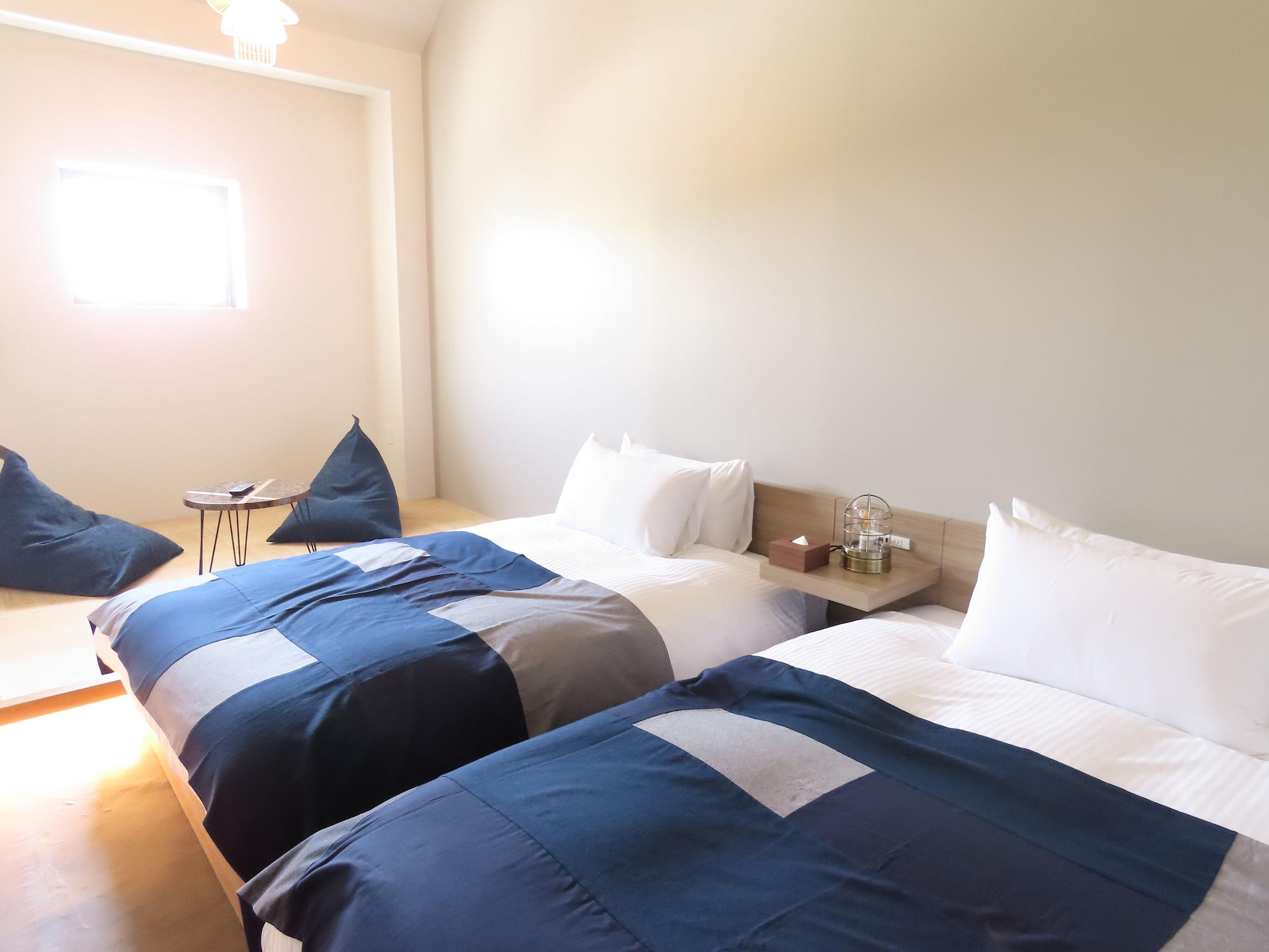 PENTHOUSE, TWIN BEDS