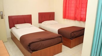 ROOM, TWIN BEDS