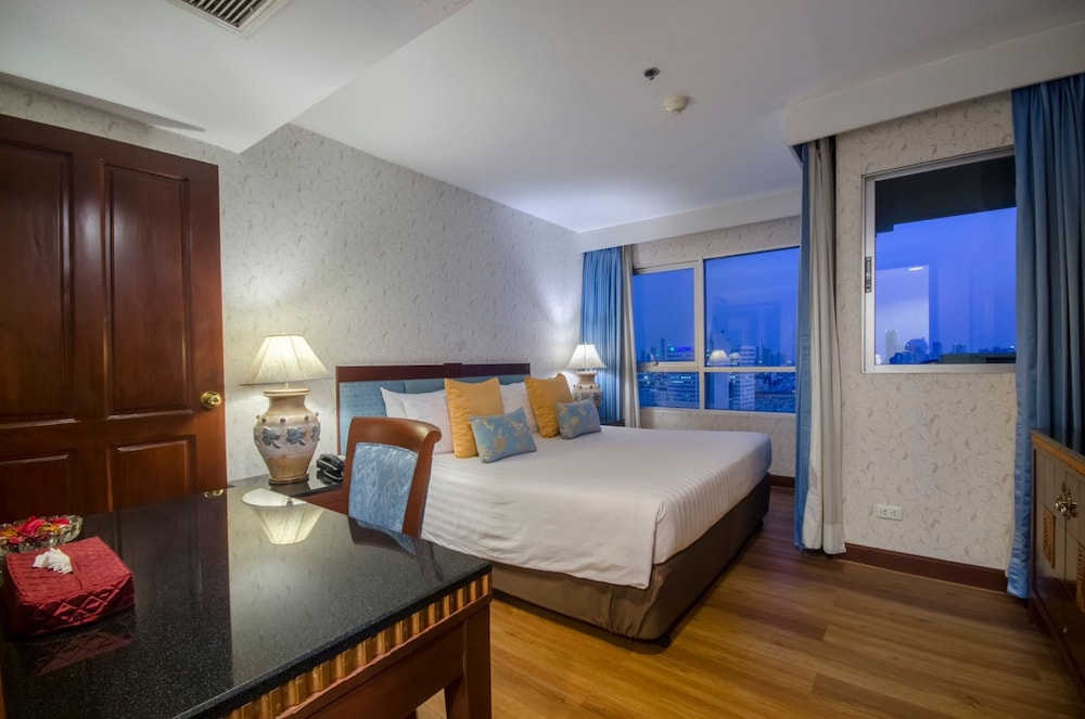 1 BEDROOM SUITE