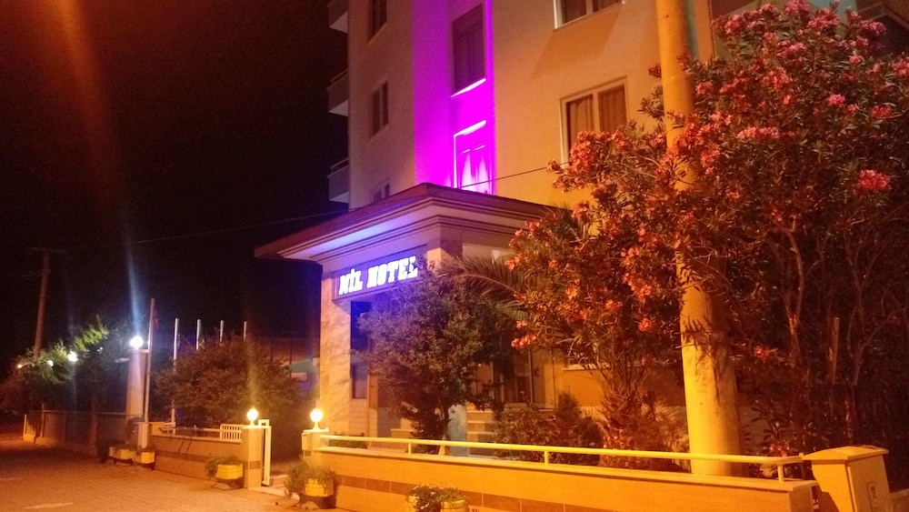Nil Hotel 2/47