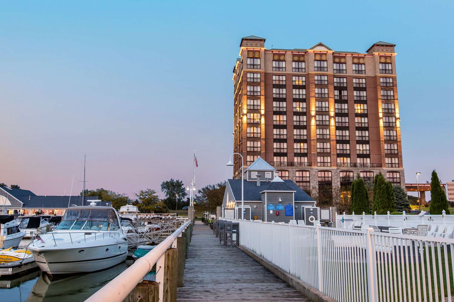 Shoreline Inn Conference Center Ascend Hotel Collection 4/45