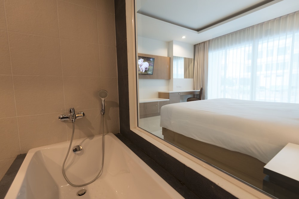 Chanalai Hillside Resort 26/74