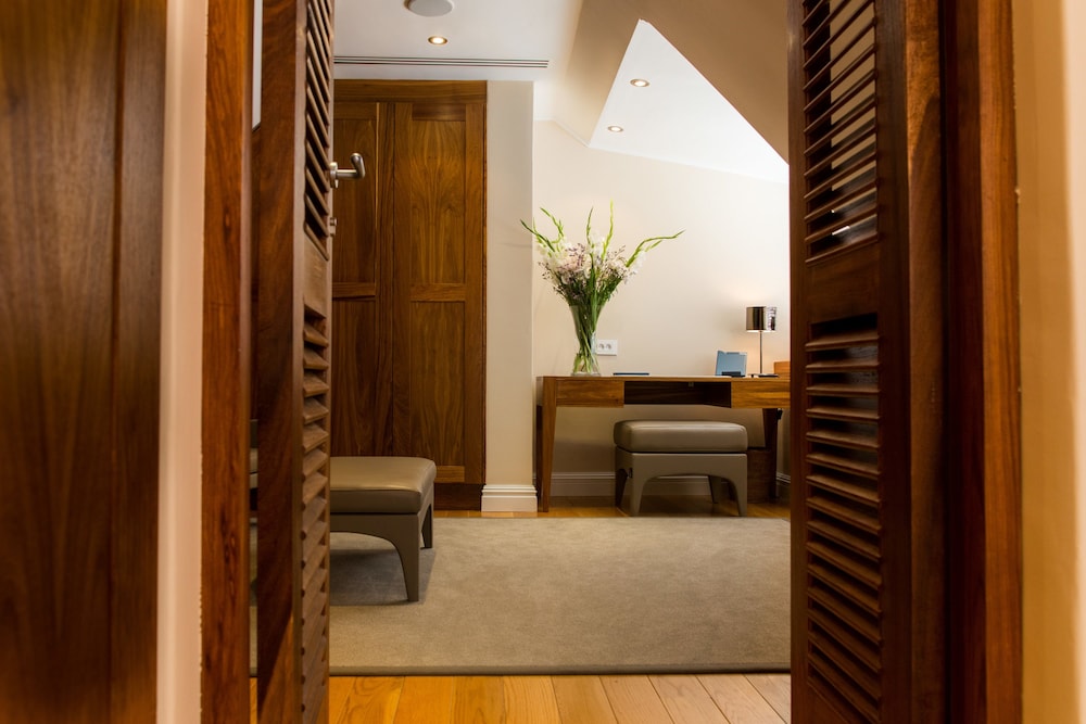 Compass House Boutique Hotel 3/48