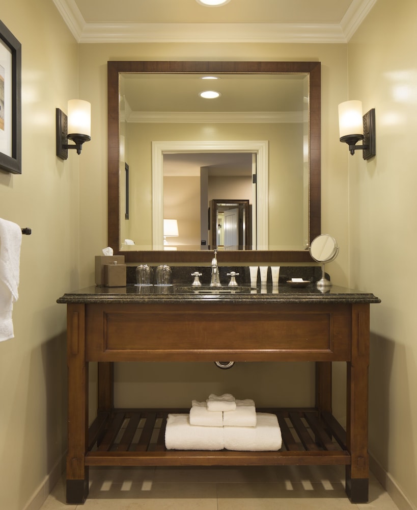 Bodega Bay Lodge 45/48
