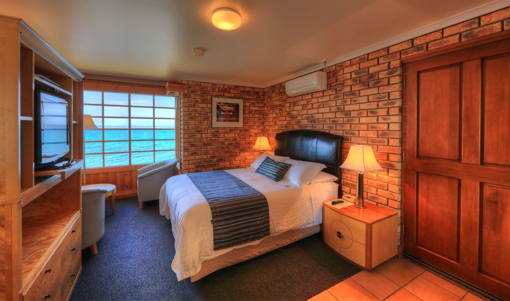 Village, Superior, Suite, Queen Bed, Sea View