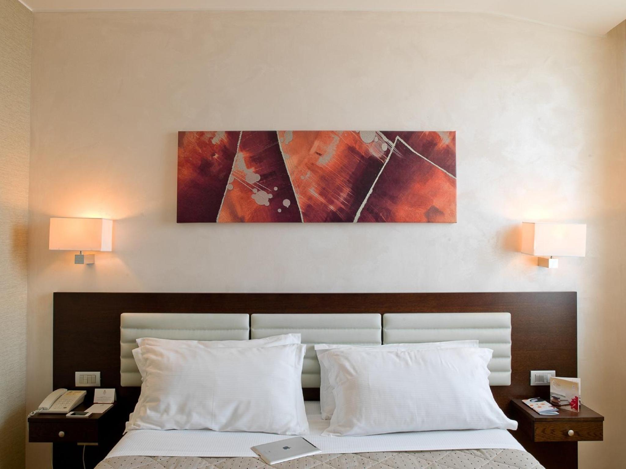 Room, Double or Twin Bed, BREAKING BUSINESS HOTEL 4/5