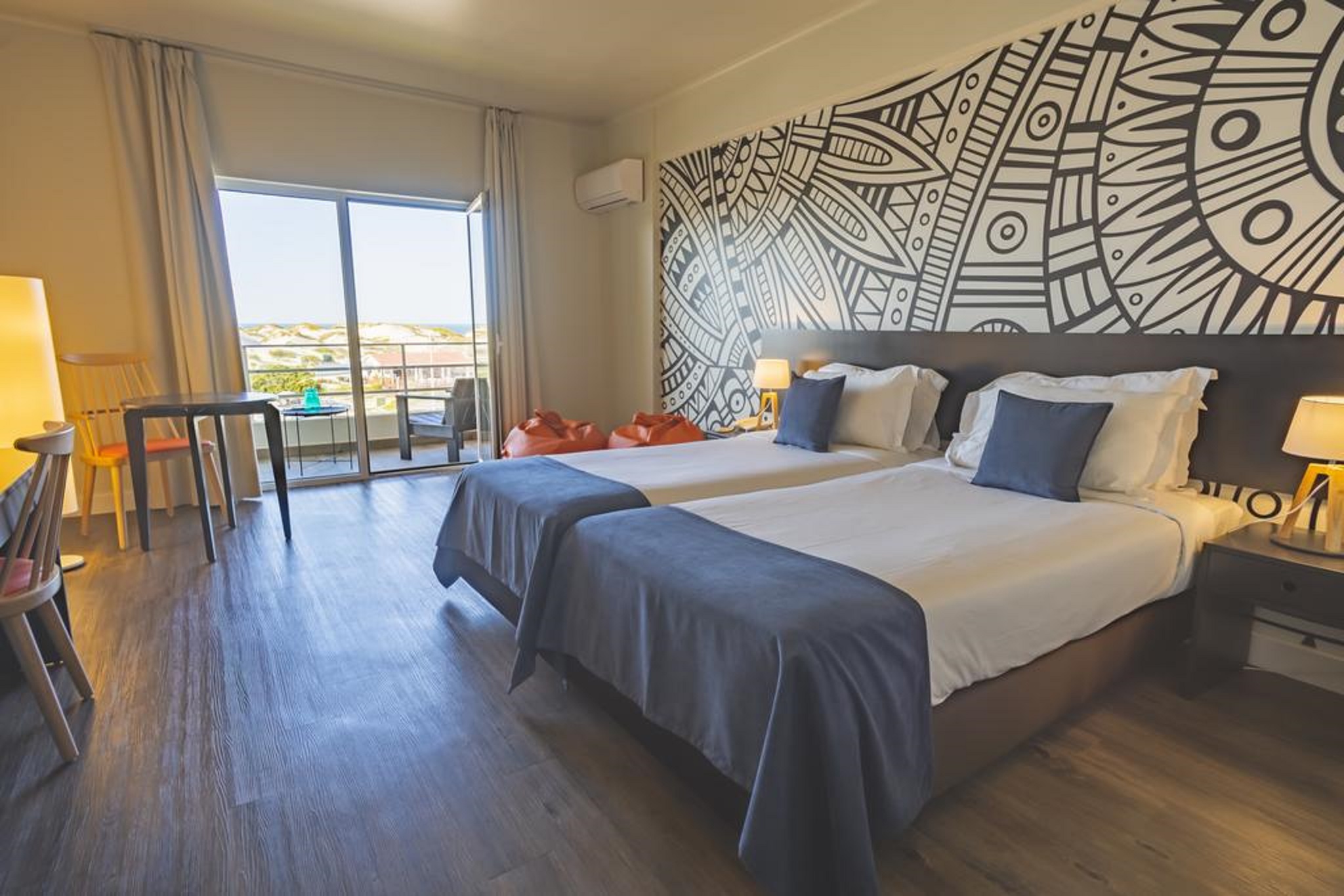 Room, Dune View