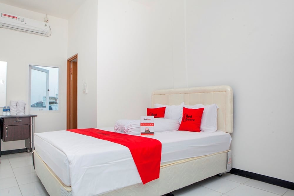 Reddoorz Plus Near Telkom Corporate University 9/29